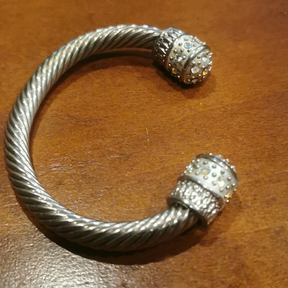 Bracelets - Picture 2 of 4